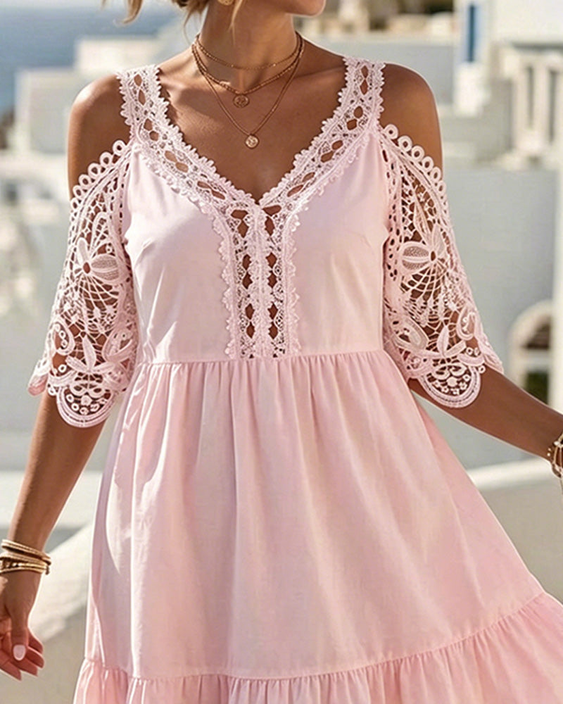Olyn™ | Minivestido de encaje con hombros al aire y volantes 👗