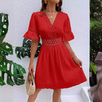 Orenda™ | Elegante vestido con cuello en V y detalles de encaje calado