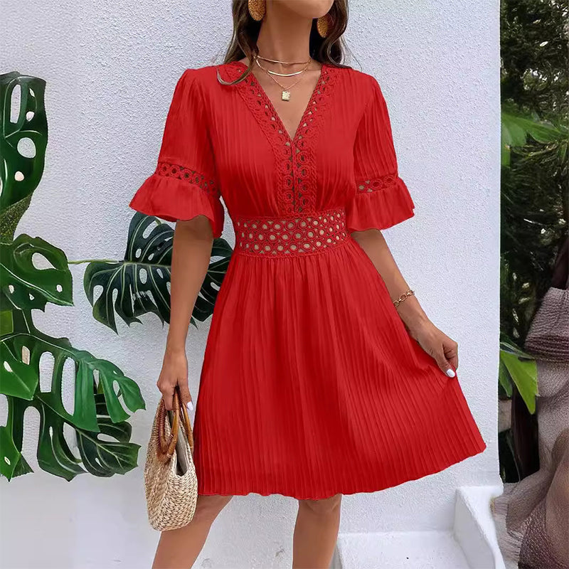 Orenda™ | Elegante vestido con cuello en V y detalles de encaje calado