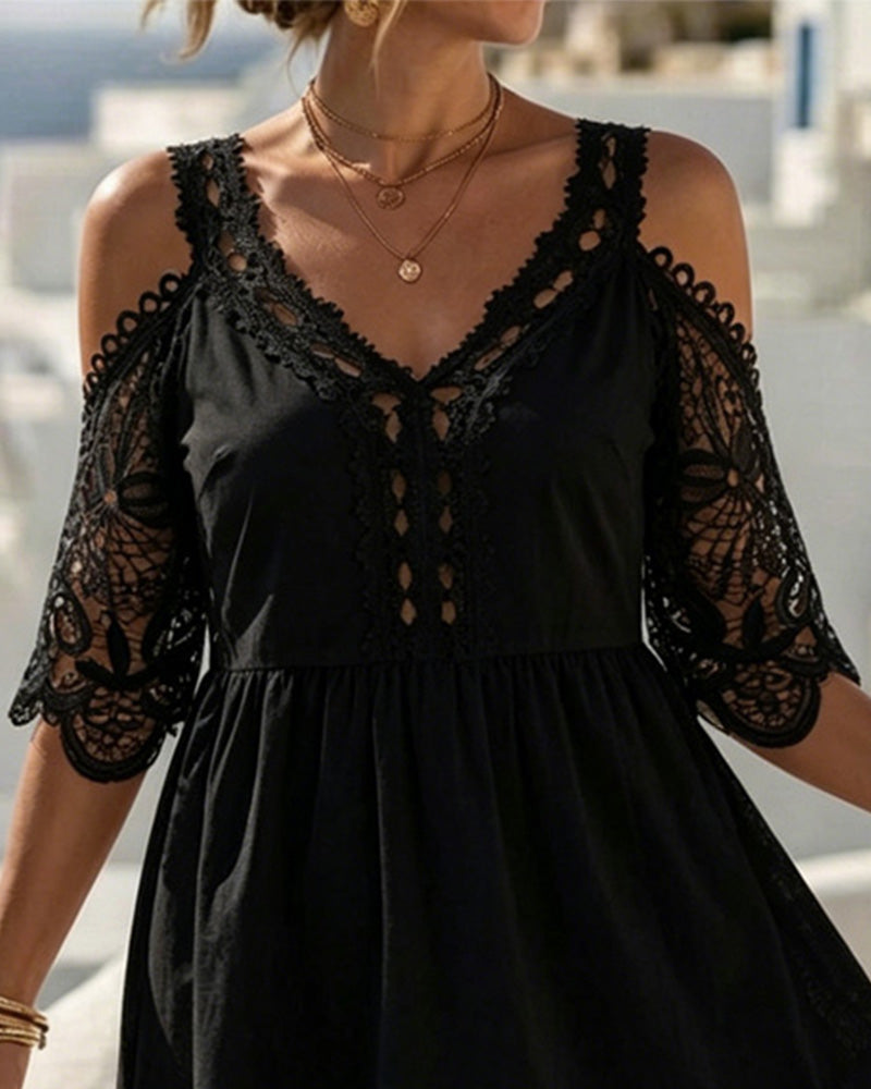 Olyn™ | Minivestido de encaje con hombros al aire y volantes 👗