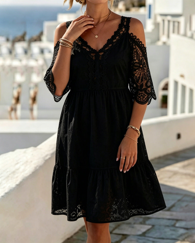 Olyn™ | Minivestido de encaje con hombros al aire y volantes 👗