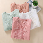 Ivelis™ | Blusa bordada con escote abierto