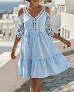 Olyn™ | Minivestido de encaje con hombros al aire y volantes 👗