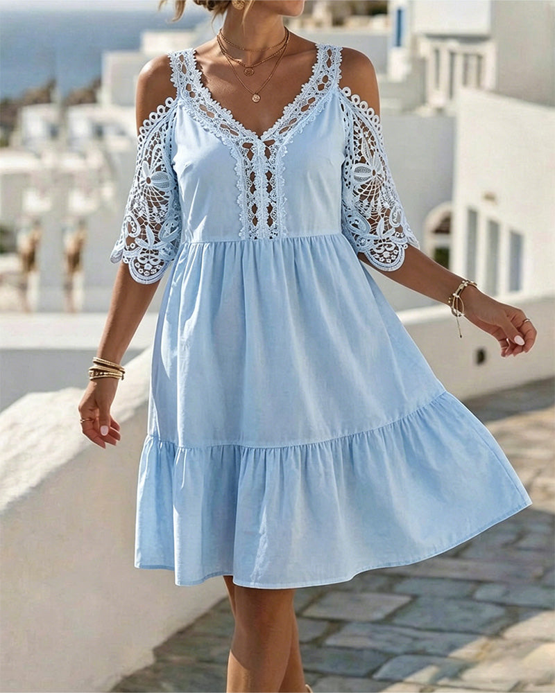 Olyn™ | Minivestido de encaje con hombros al aire y volantes 👗