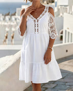 Olyn™ | Minivestido de encaje con hombros al aire y volantes 👗