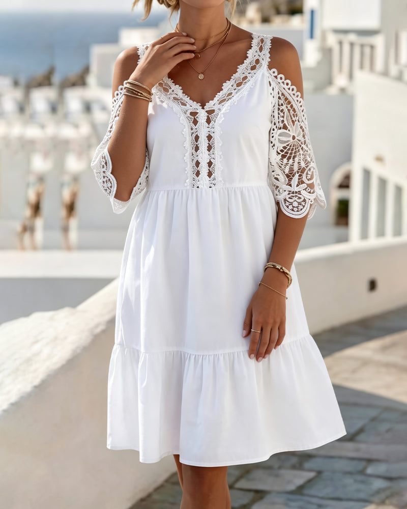 Olyn™ | Minivestido de encaje con hombros al aire y volantes 👗