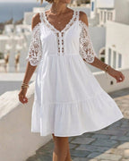 Olyn™ | Minivestido de encaje con hombros al aire y volantes 👗