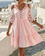 Olyn™ | Minivestido de encaje con hombros al aire y volantes 👗