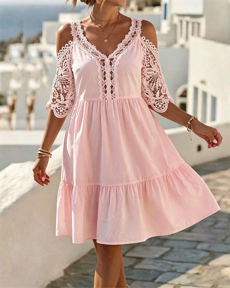 Olyn™ | Minivestido de encaje con hombros al aire y volantes 👗