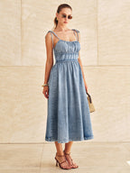 Theron™ | Vestido midi de denim con tirantes anudados y volantes