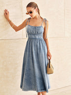 Theron™ | Vestido midi de denim con tirantes anudados y volantes