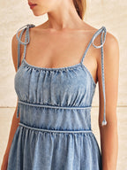 Theron™ | Vestido midi de denim con tirantes anudados y volantes