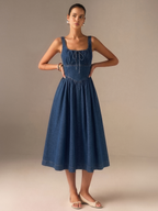 Xylos™ | Vestido midi de denim con cuello cuadrado y lazo delantero