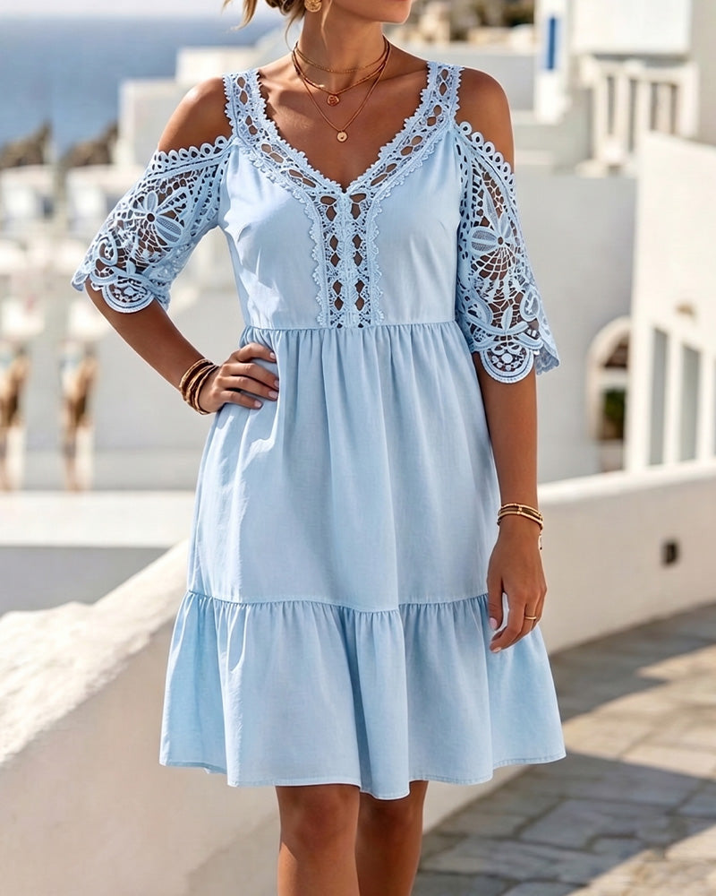 Olyn™ | Minivestido de encaje con hombros al aire y volantes 👗