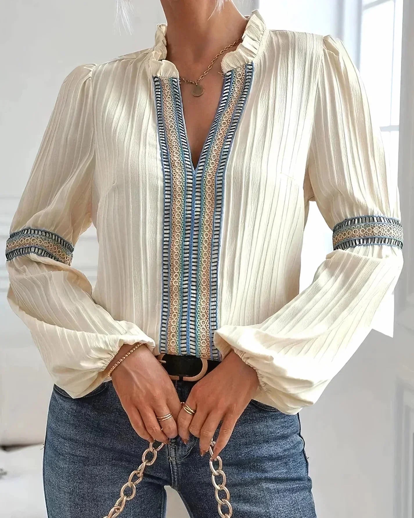 Xyria™ | Blusa Sofisticada con Cuello en V