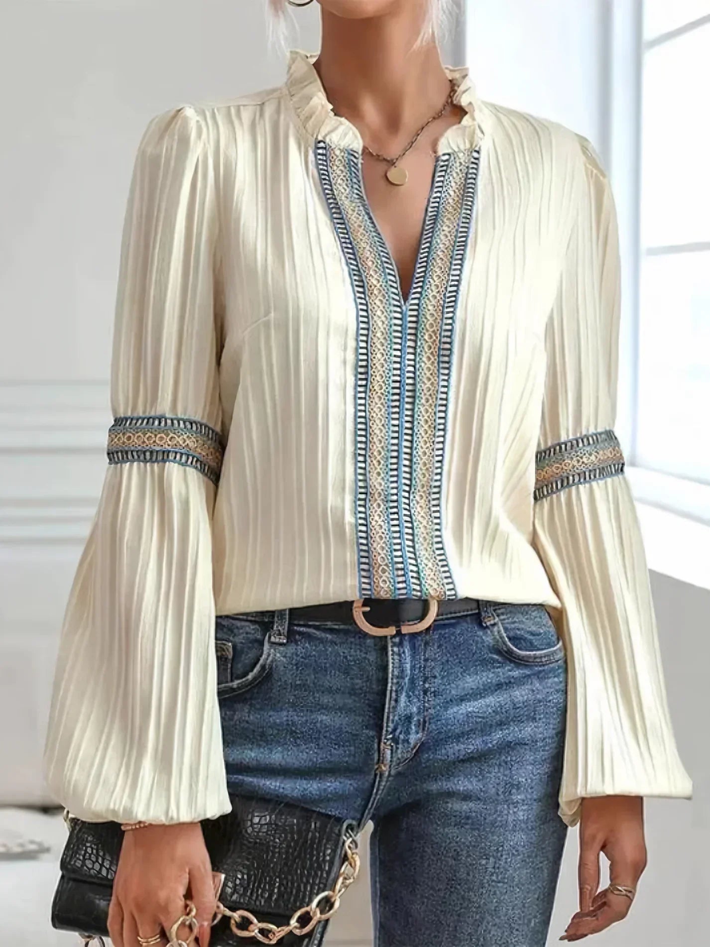 Xyria™ | Blusa Sofisticada con Cuello en V