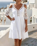 Olyn™ | Minivestido de encaje con hombros al aire y volantes 👗