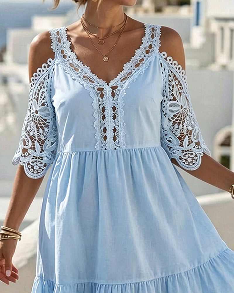 Olyn™ | Minivestido de encaje con hombros al aire y volantes 👗