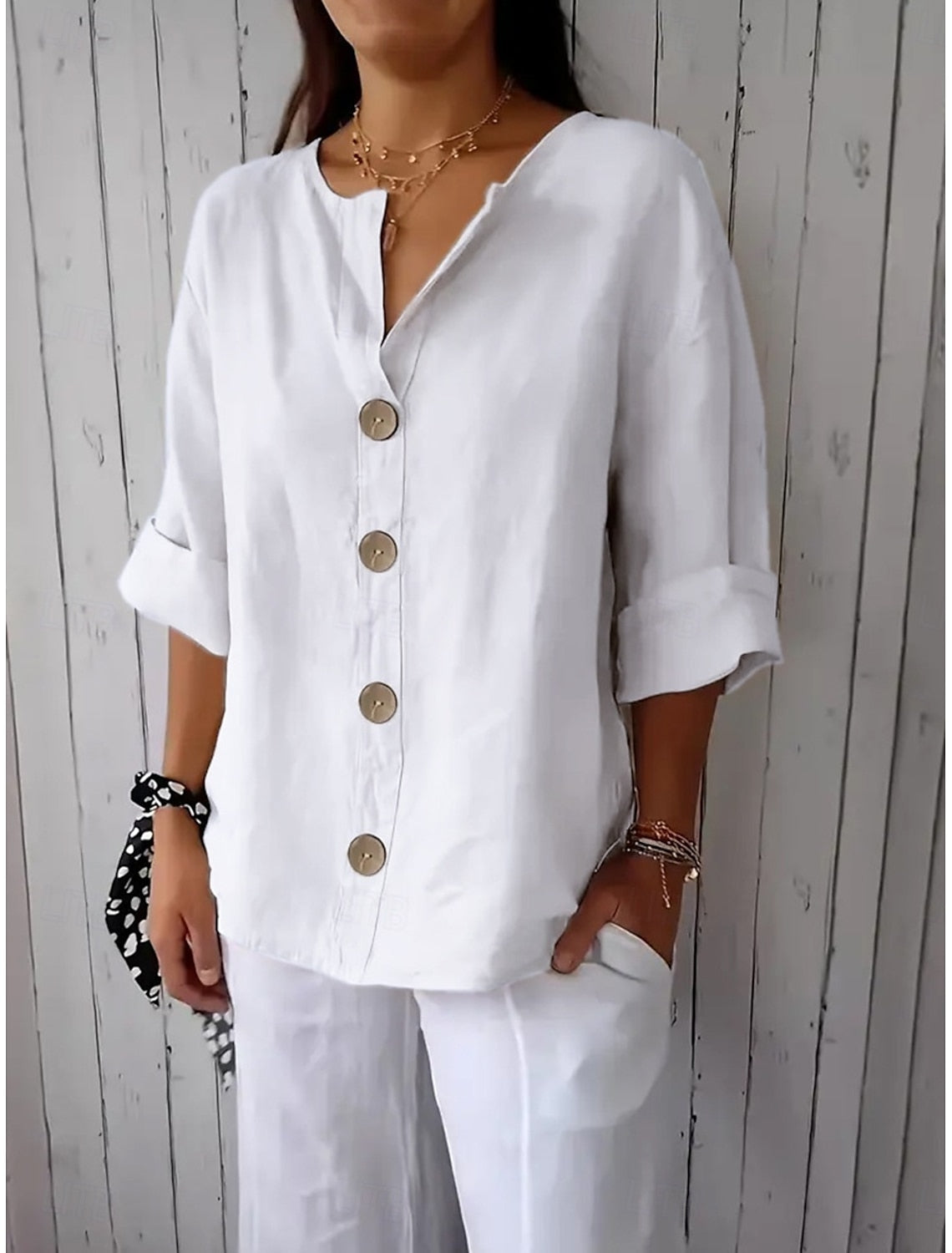 Magna™ | Blusa abotonada, color liso, básica, casual, manga 3/4, cuello en V