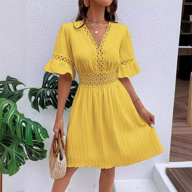 Orenda™ | Elegante vestido con cuello en V y detalles de encaje calado